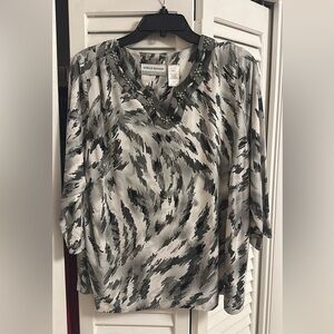 Women’s Alfred Dunner XLP top.